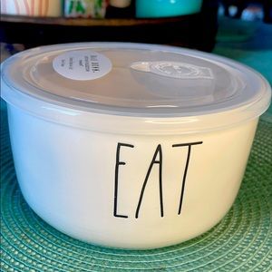 Rae Dunn round Ceramic Bowl with Lid